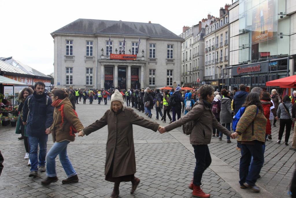 La farandole contre NDDL