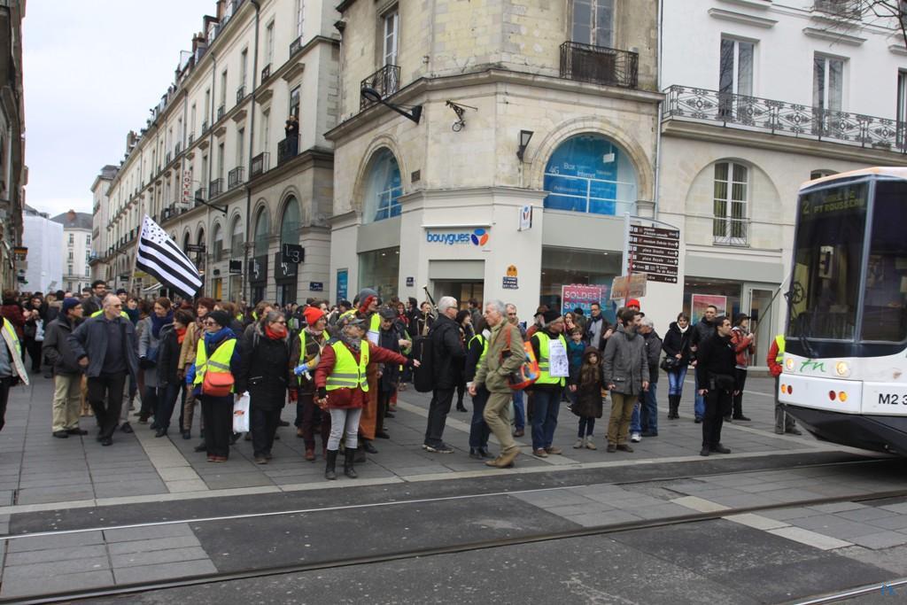 La farandole contre NDDL