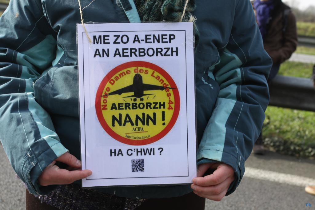 Les opposants à l’aéroport sur la 4 voies