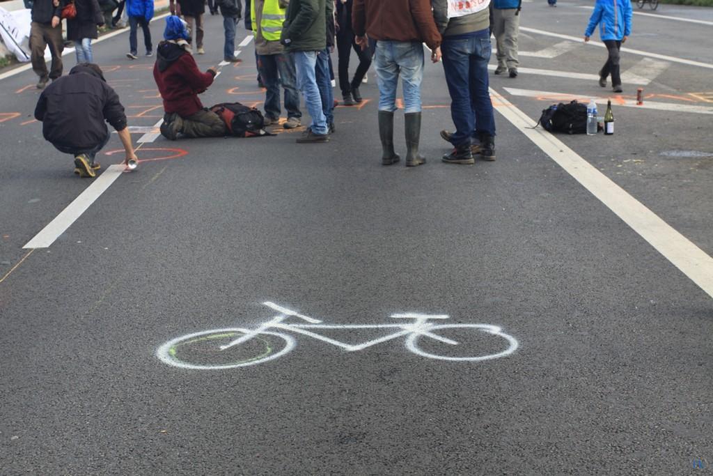 Le pont de Cheviré contre l'aéroport NDDL
