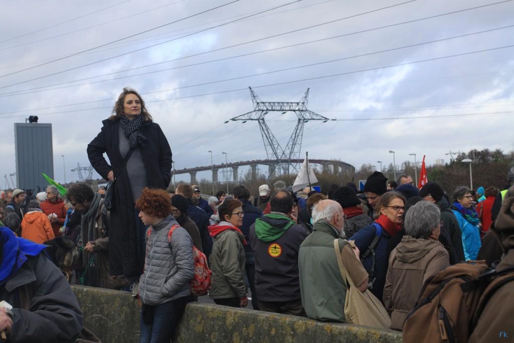Le pont de Cheviré contre l'aéroport NDDL
