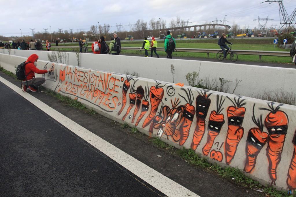 Le pont de Cheviré contre l'aéroport NDDL