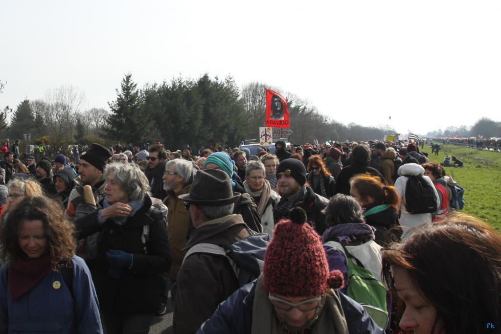 Les opposants à l’aéroport sur la 4 voies