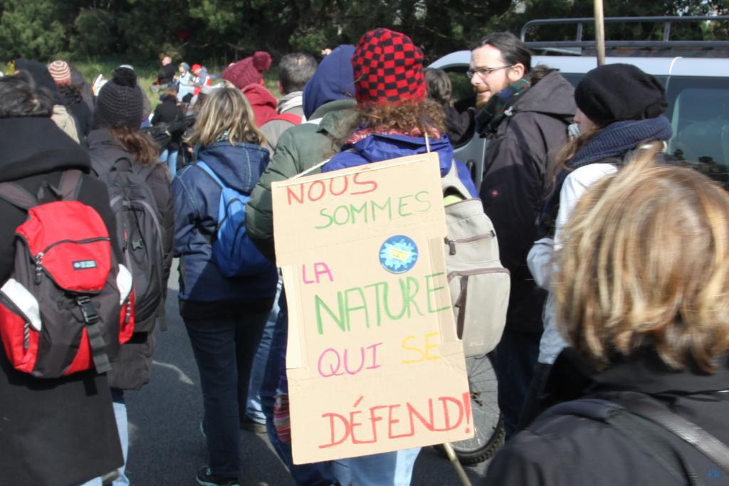 Les opposants à l’aéroport sur la 4 voies