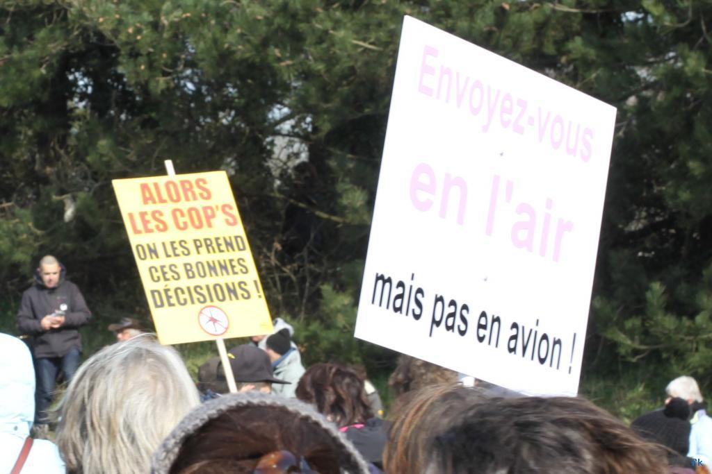 Les opposants à l’aéroport sur la 4 voies