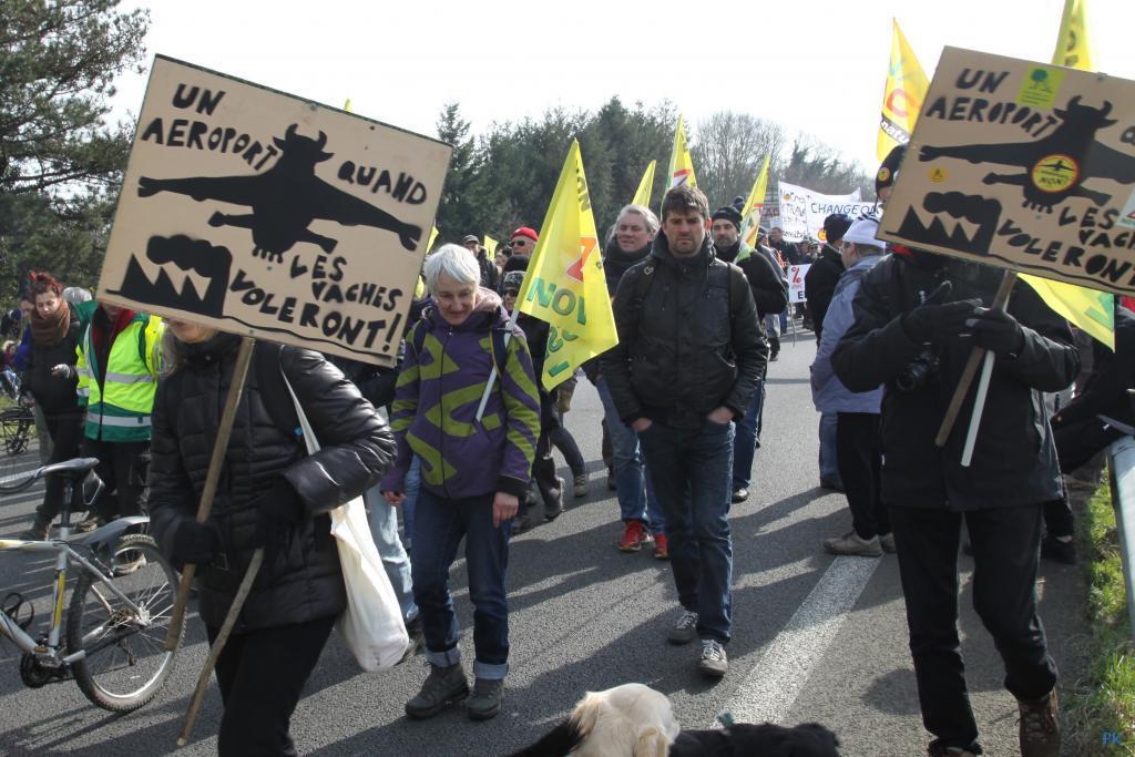 Les opposants à l’aéroport sur la 4 voies