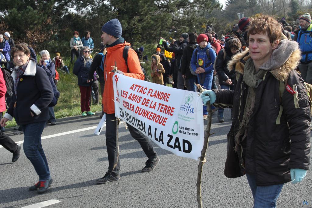 Les opposants à l’aéroport sur la 4 voies