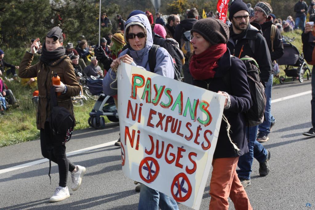 Les opposants à l’aéroport sur la 4 voies