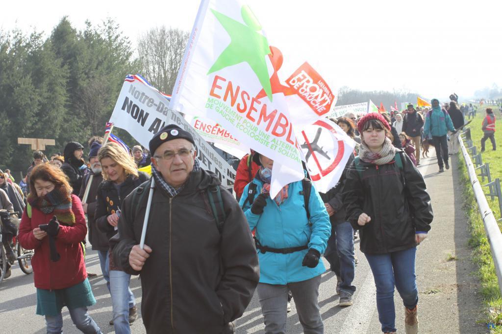 Les opposants à l’aéroport sur la 4 voies