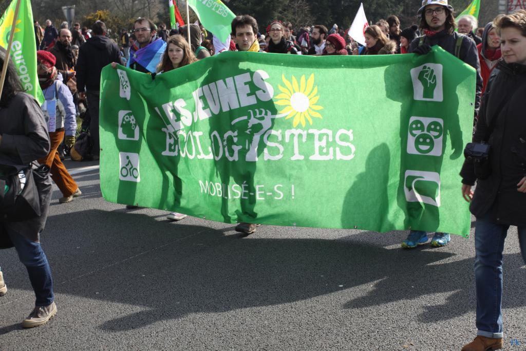 Les opposants à l’aéroport sur la 4 voies