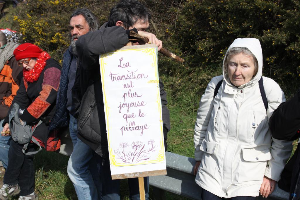 Les opposants à l’aéroport sur la 4 voies