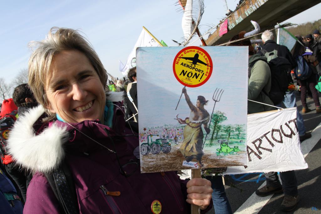 Les opposants à l’aéroport sur la 4 voies