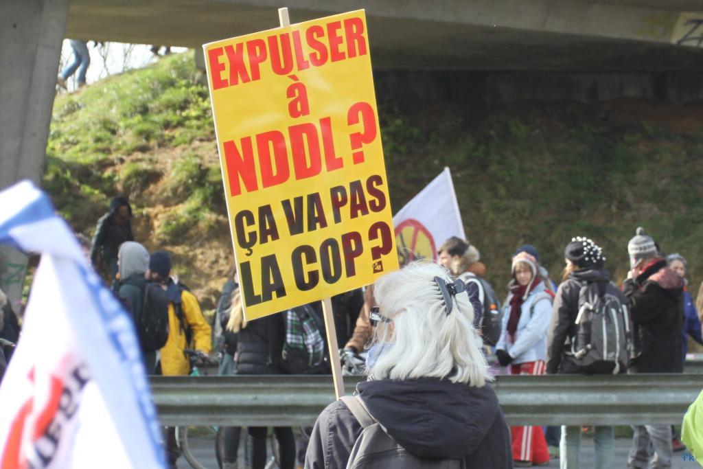 Les opposants à l’aéroport sur la 4 voies
