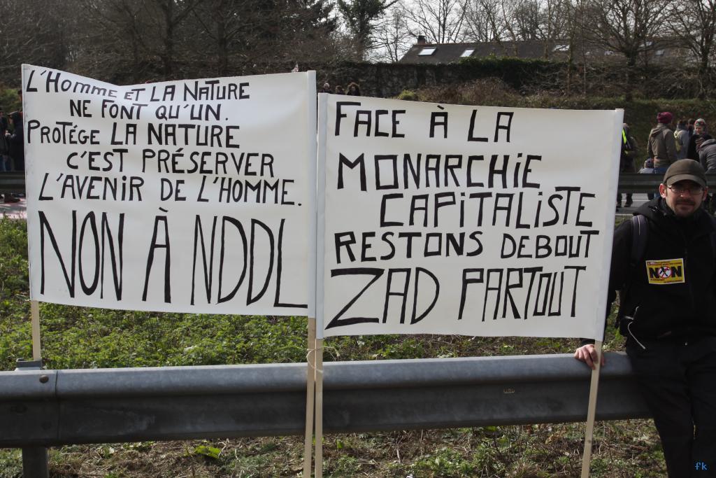 Les opposants à l’aéroport sur la 4 voies