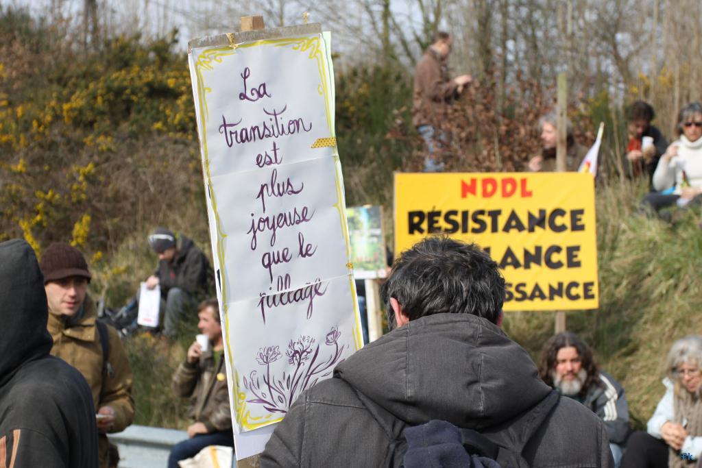 Les opposants à l’aéroport sur la 4 voies