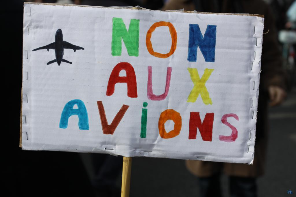 Les opposants à l’aéroport sur la 4 voies