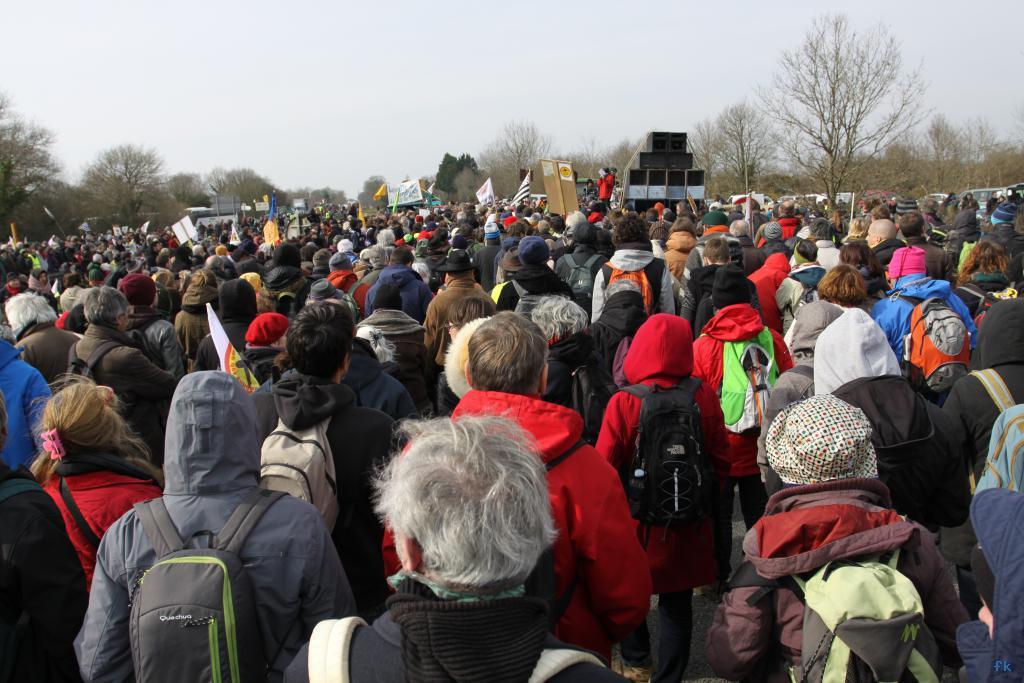 Les opposants à l’aéroport sur la 4 voies