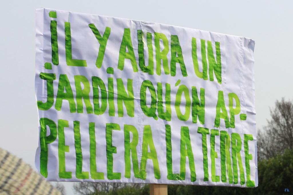 Les opposants à l’aéroport sur la 4 voies