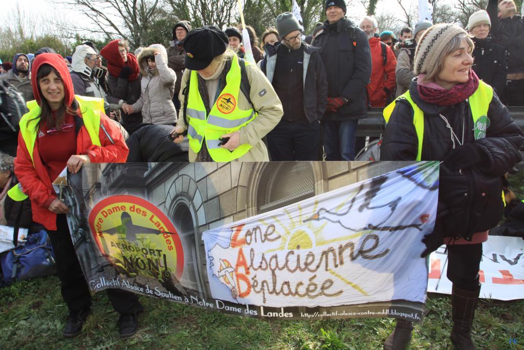 Les opposants à l’aéroport sur la 4 voies