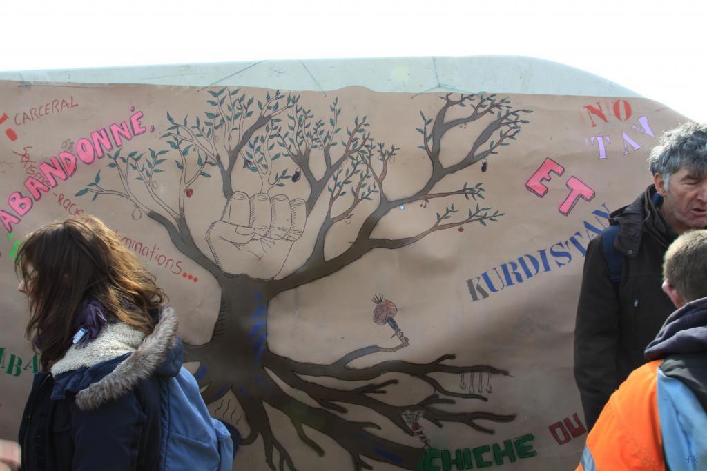 Les opposants à l’aéroport sur la 4 voies