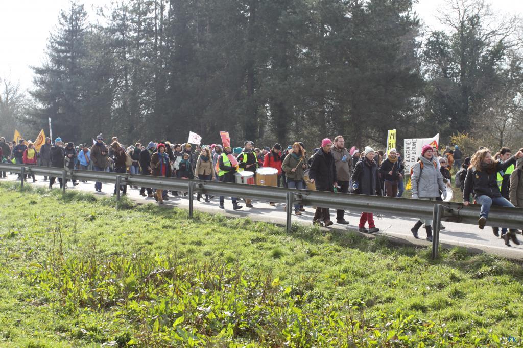 Les opposants à l’aéroport sur la 4 voies