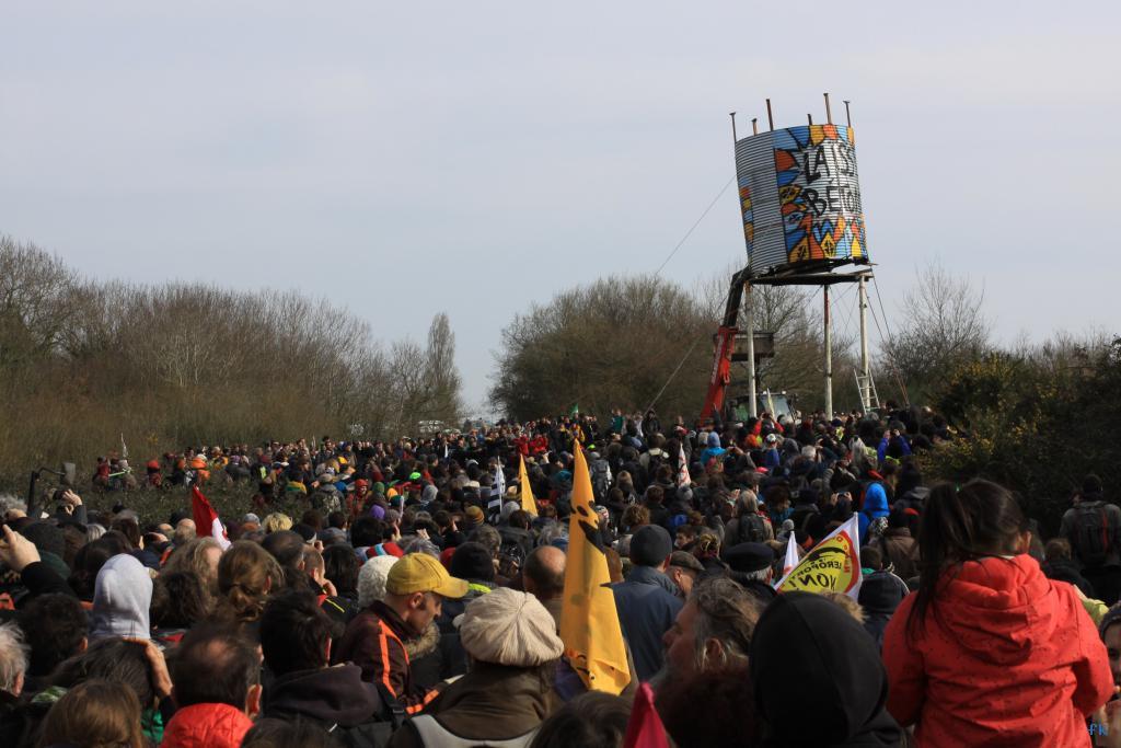 Les opposants à l’aéroport sur la 4 voies